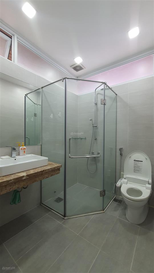 Villa vip q. 5, đường trần hưng đạo, dt 173 m2, ngang 8 m, gara 3 xe ôtô, giá tốt
