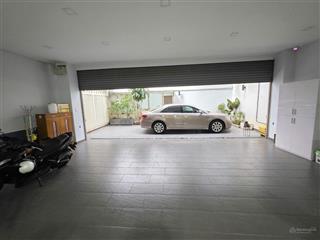 Villa vip q. 5, đường trần hưng đạo, dt 169 m2, ngang 8 m, gara 3 xe ôtô, giá tốt