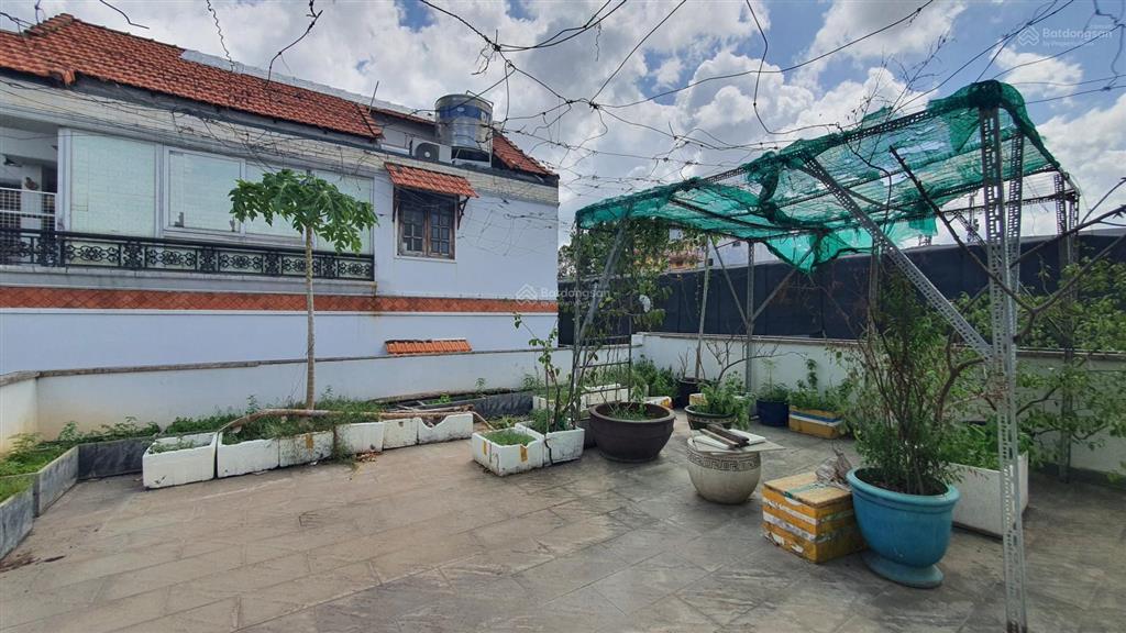 Villa vip q. 5, đường trần hưng đạo, dt 173 m2, ngang 8 m, gara 3 xe ôtô, giá tốt