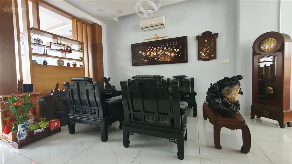 Villa vip q. 5, đường trần hưng đạo, dt 173 m2, ngang 8 m, gara 3 xe ôtô, giá tốt