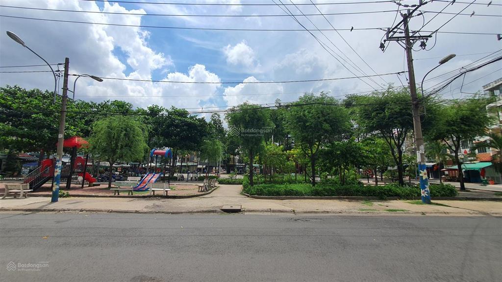 Hiếm q.9. biệt thự phước long, dt 351 m2, ngang 12 m, giá cực tốt.