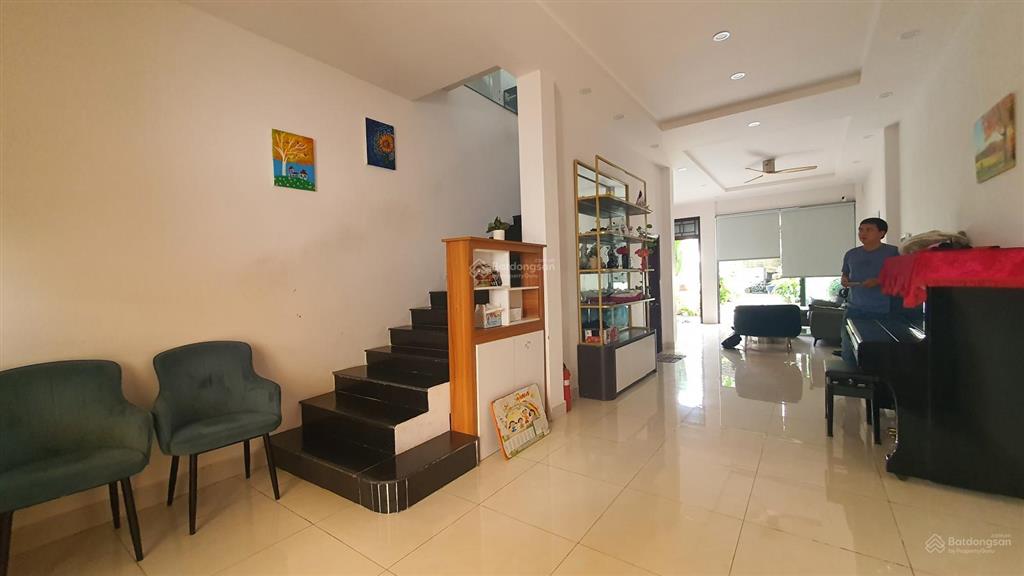 Hiếm q.9. biệt thự phước long, dt 351 m2, ngang 12 m, giá cực tốt.