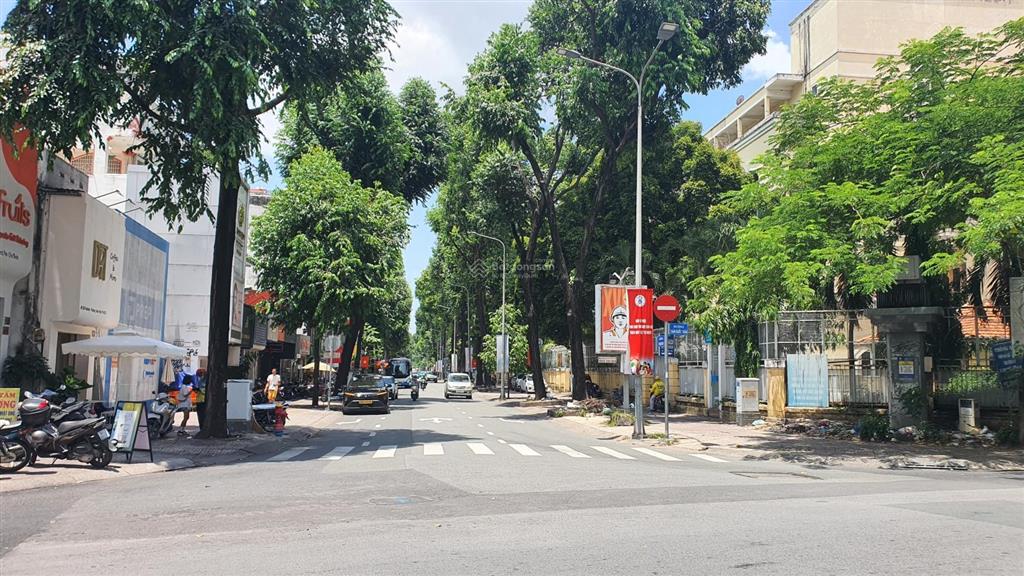 Biệt thự sân vườn, dt 815m2, khu vip trung tâm, hiếm bán, giá tốt
