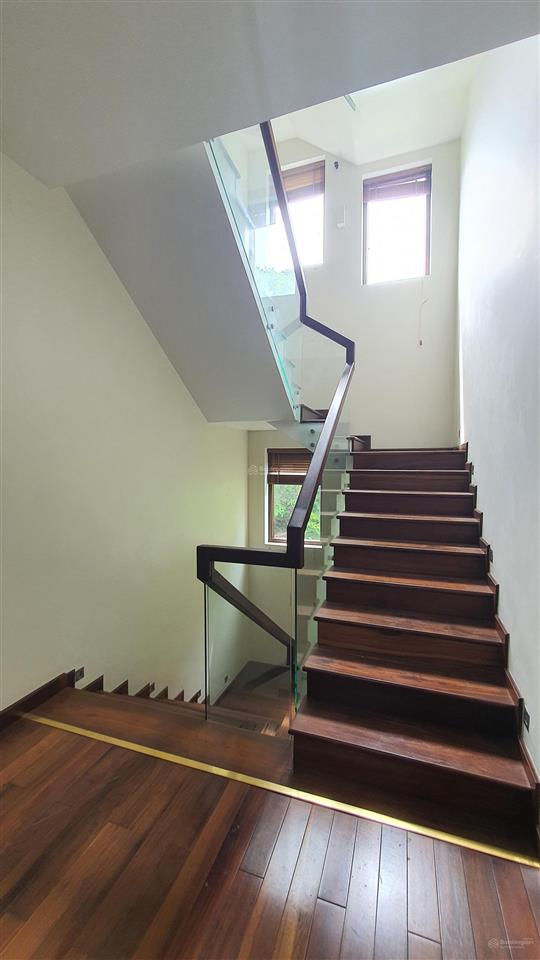 Biệt thự sân vườn, dt 815m2, khu vip trung tâm, hiếm bán, giá tốt
