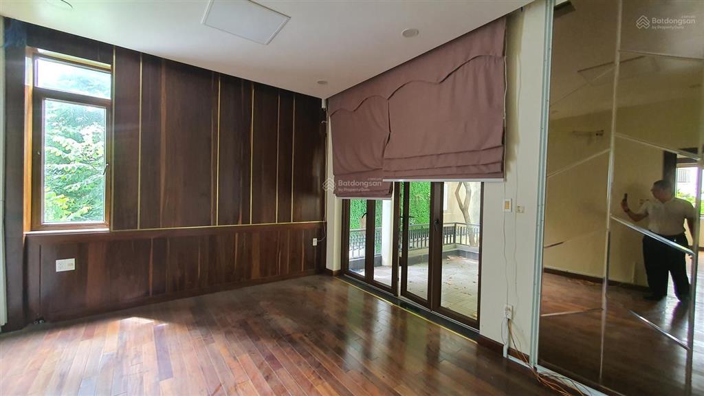 Biệt thự sân vườn, dt 815m2, khu vip trung tâm, hiếm bán, giá tốt