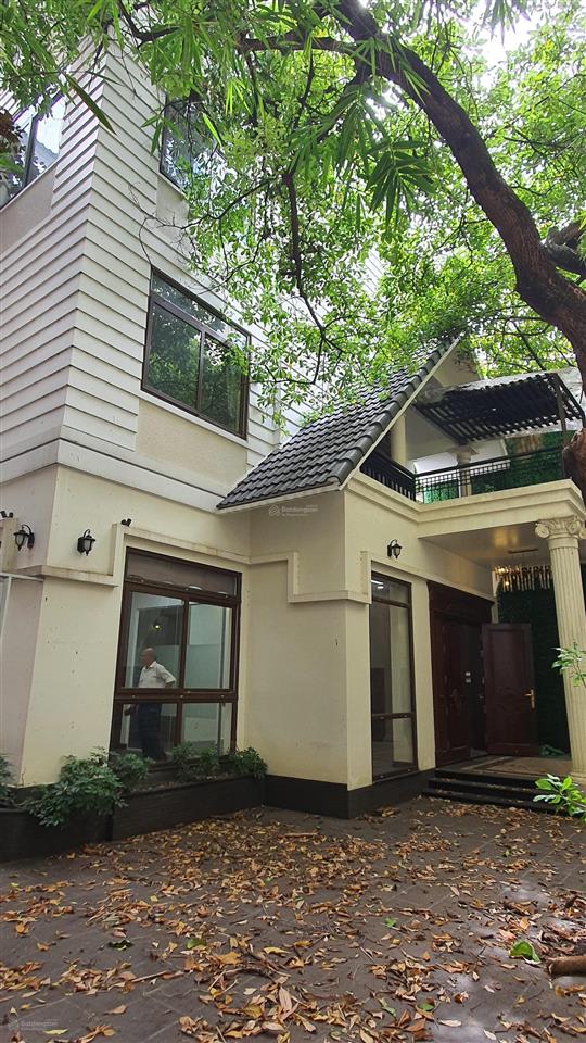 Biệt thự sân vườn, dt 815m2, khu vip trung tâm, hiếm bán, giá tốt