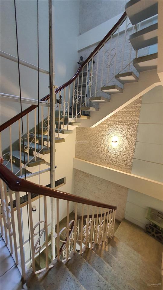 Cho thuê nhà 2 tầng, hẻm xe hơi đinh công tráng, quận 1, dt sàn 126 m2, kinh doanh vip, giá tốt