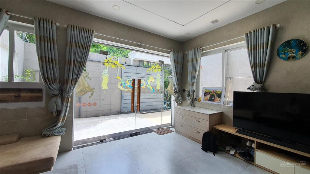 Biệt thự view sông, dt 176 m2, ngang khủng 9m, kdc vip bình chánh, giá cực tốt