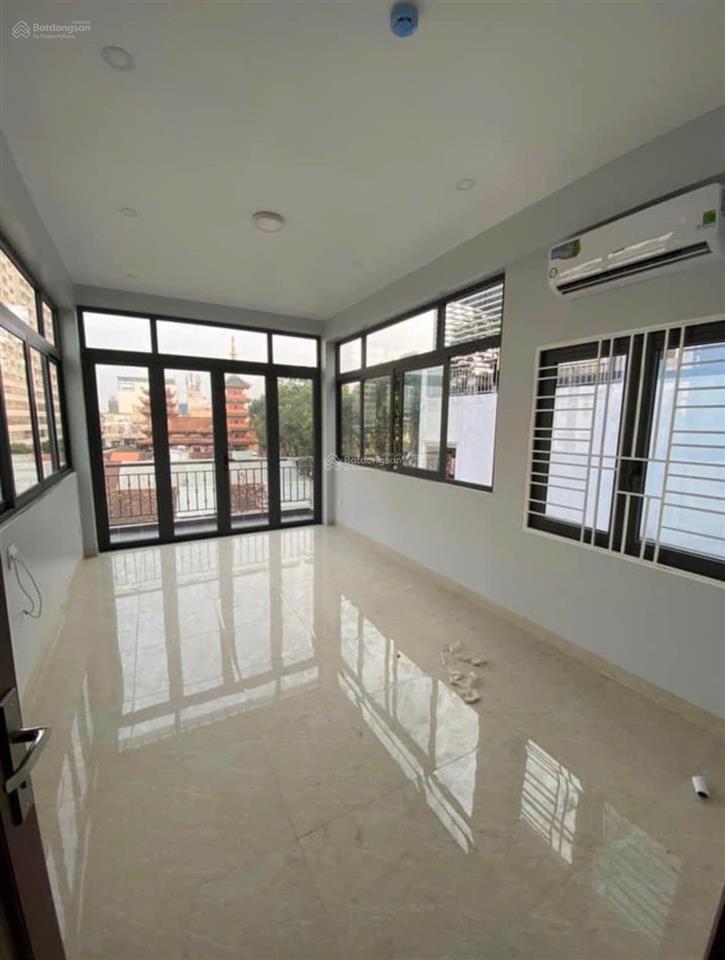 Nhà 6t, thang máy, 3 mặt thoáng, hxh thông bến vân đồn, dt 75.1m2, hàng hiếm, giá tốt