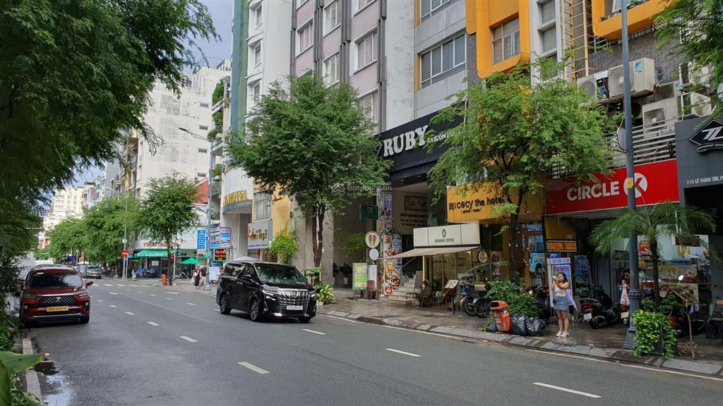Bán khách sạn, 8t, mặt tiền lê thánh tôn, ngang 8m, kinh doanh vip, giá tốt.