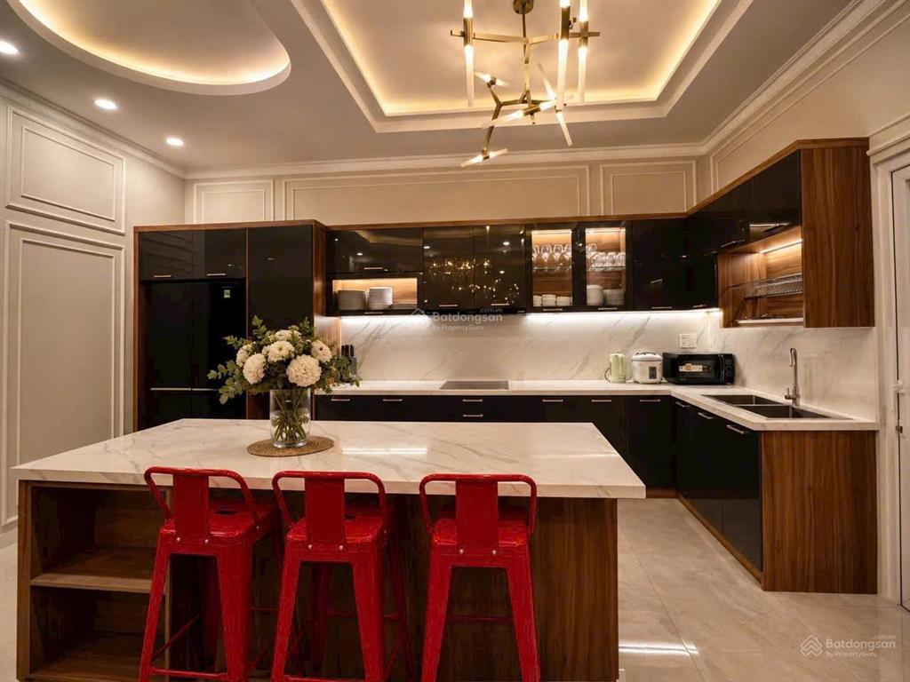 Nhà 4 tầng siêu đẹp, gần nhà thờ tân định, dt 113 m2, ngang 6.4 m, dòng tiền mạnh, giá tốt