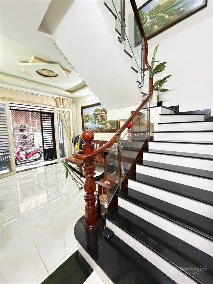 Tân phú  ngay văn cao  sát mặt tiền  2 tầng mới đẹp  44m2  4x11m  2 phòng ngủ  tiện mua ở