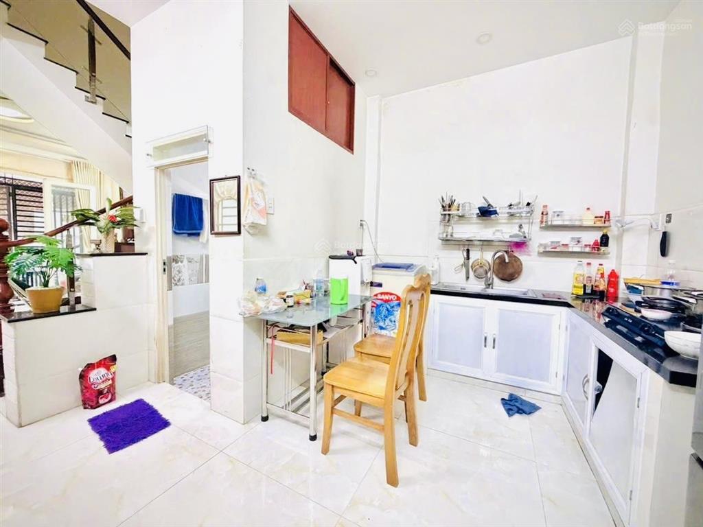 Tân phú  ngay văn cao  sát mặt tiền  2 tầng mới đẹp  44m2  4x11m  2 phòng ngủ  tiện mua ở