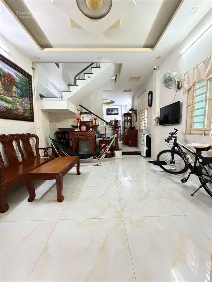 Tân phú  ngay văn cao  sát mặt tiền  2 tầng mới đẹp  44m2  4x11m  2 phòng ngủ  tiện mua ở