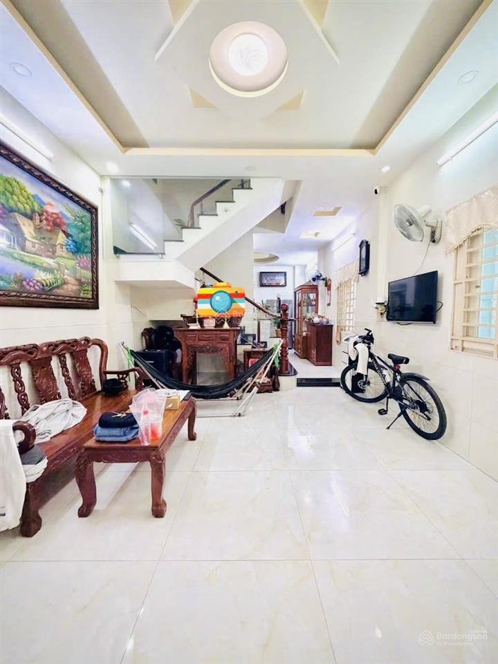 Tân phú  ngay văn cao  sát mặt tiền  2 tầng mới đẹp  44m2  4x11m  2 phòng ngủ  tiện mua ở