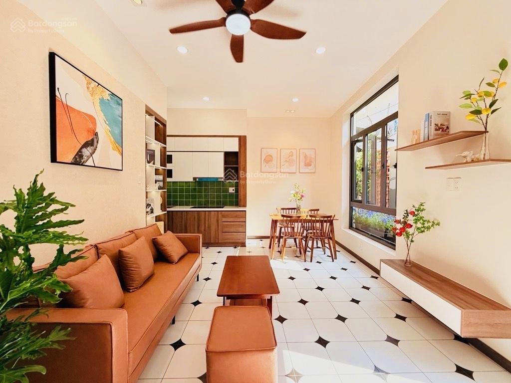 Bán gấp giảm 300tr, 2 tầng(3pn, 3wc), dt 7x7m (50m2), 5p tới học viện cán bộ, 30m ra hxh, 6.98tỷ