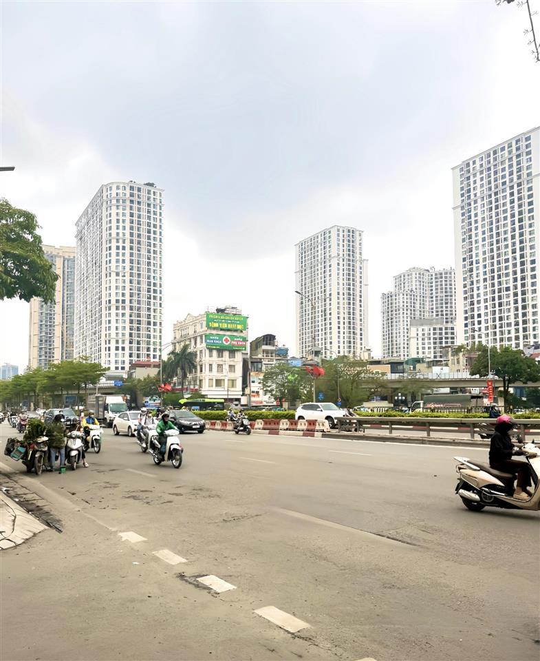 Bán nhà ngã tư sở cạnh royal city 51m2, oto 7chỗ đỗ cửa, mt5.3m,2thoáng, chỉ 16tỷ.