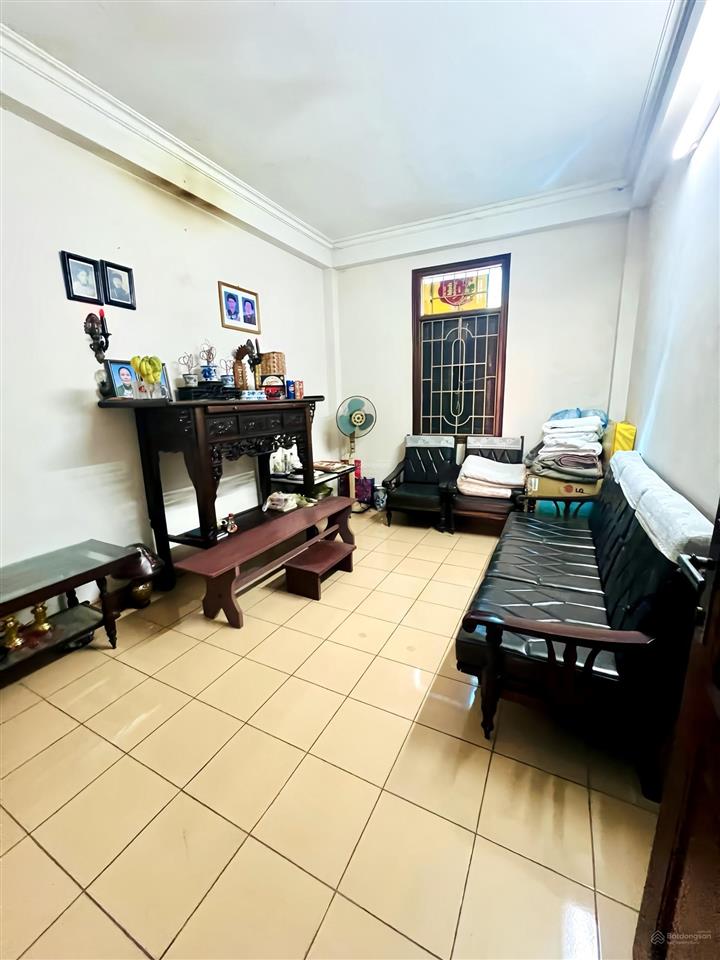 Bán nhà ngã tư sở cạnh royal city 51m2, oto 7chỗ đỗ cửa, mt5.3m,2thoáng, chỉ 16tỷ.