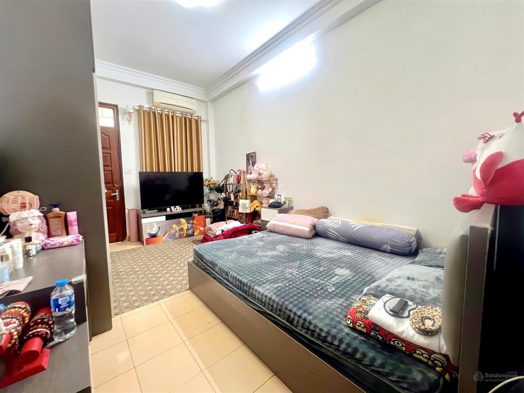 Bán nhà ngã tư sở cạnh royal city 51m2, oto 7chỗ đỗ cửa, mt5.3m,2thoáng, chỉ 16tỷ.