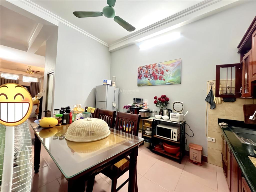 Bán nhà ngã tư sở cạnh royal city 51m2, oto 7chỗ đỗ cửa, mt5.3m,2thoáng, chỉ 16tỷ.