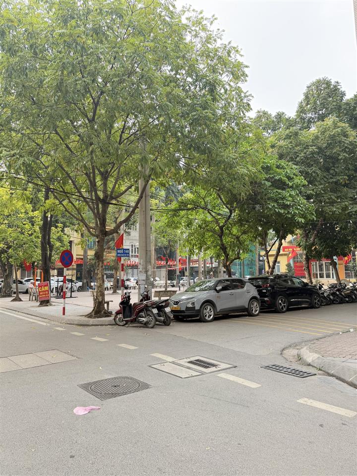 Bán nhà phố nguyễn tuân dt50m2 x 5t, mt4.2m, 2thoáng, oto đỗ cửa, 4pn, ngõ thông, giá 17.9tỷ.