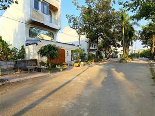 Đất nền dự án đường bưng ông thoàn p.phú hữu quận 9 ( đối diện park riverside ).