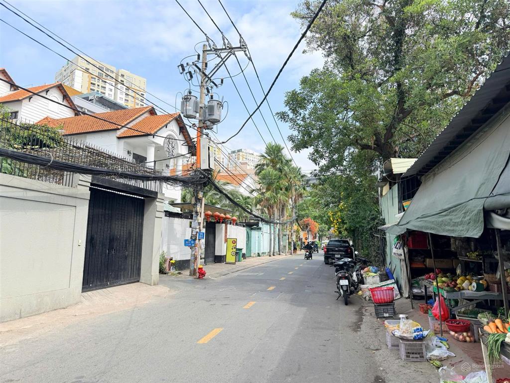 Bán nhà cấp 4 cũ thuộc đường số 47 p. thảo điền quận 2. khu dân cư hiện hữu
