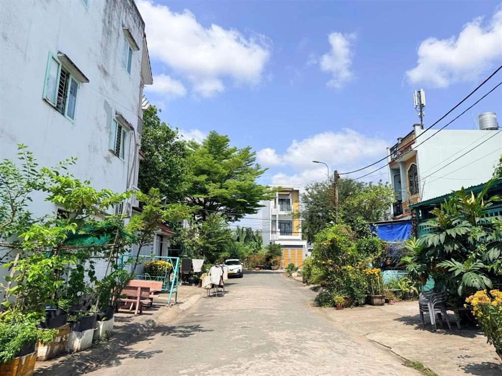 Bán lô đất quy hoạch xây dựng vp cty thuộc vị trí đường 835 p. phú hữu quận 9
