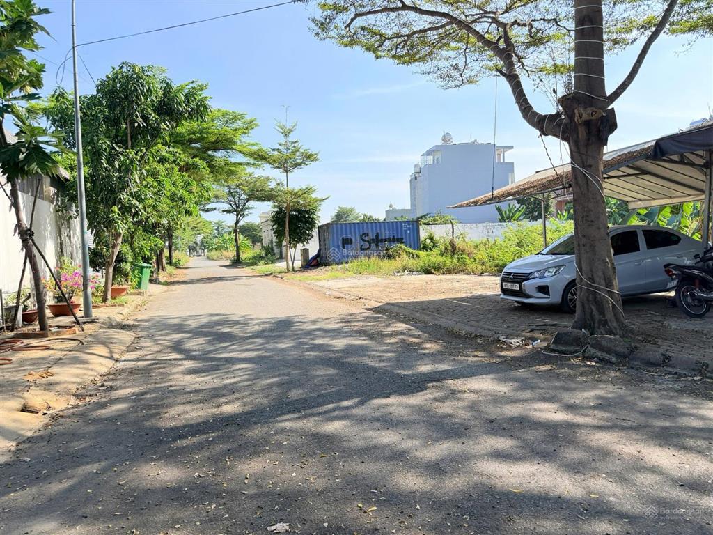 Nền biệt thự góc 2 mt thuộc trục đường nhánh bưng ông thoàn p. phú hữu quận 9. đối diện rạch mát mẻ