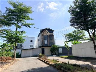 Nền biệt thự góc 2 mt thuộc trục đường nhánh bưng ông thoàn p.phú hữu quận 9.đối( diện rạch mát mẻ)