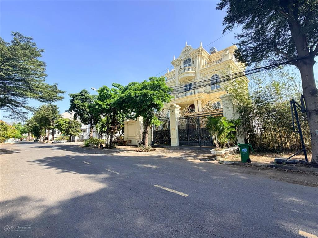 Nền biệt thự góc 2 mt thuộc trục đường nhánh bưng ông thoàn p. phú hữu quận 9. đối diện rạch mát mẻ