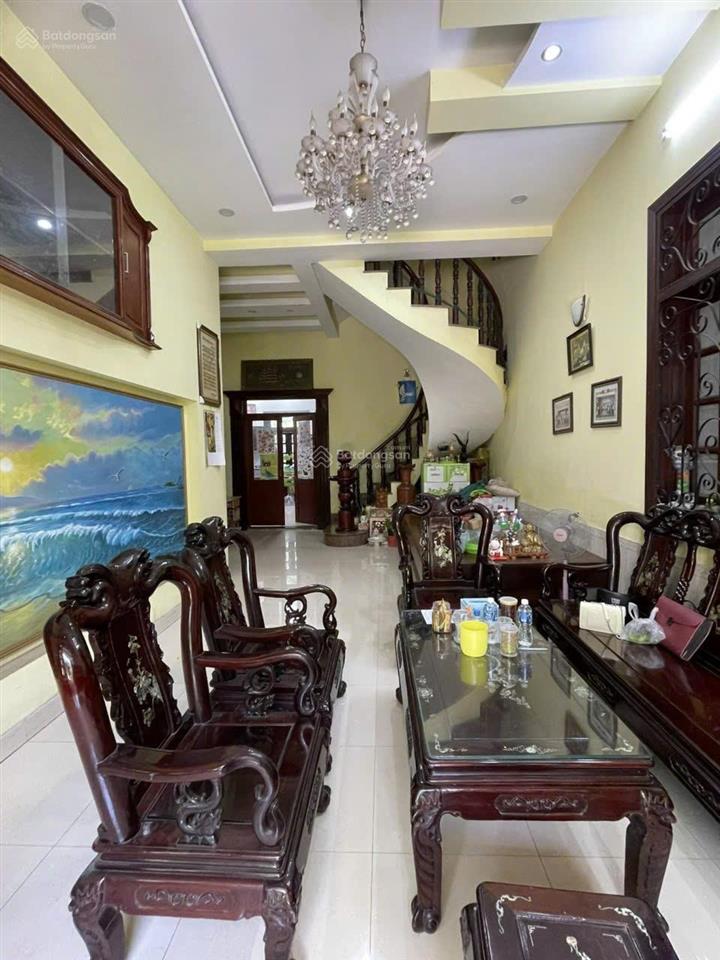 Biệt thự sân vườn quận 2, hẻm oto 7 chỗ, full nội thất gỗ