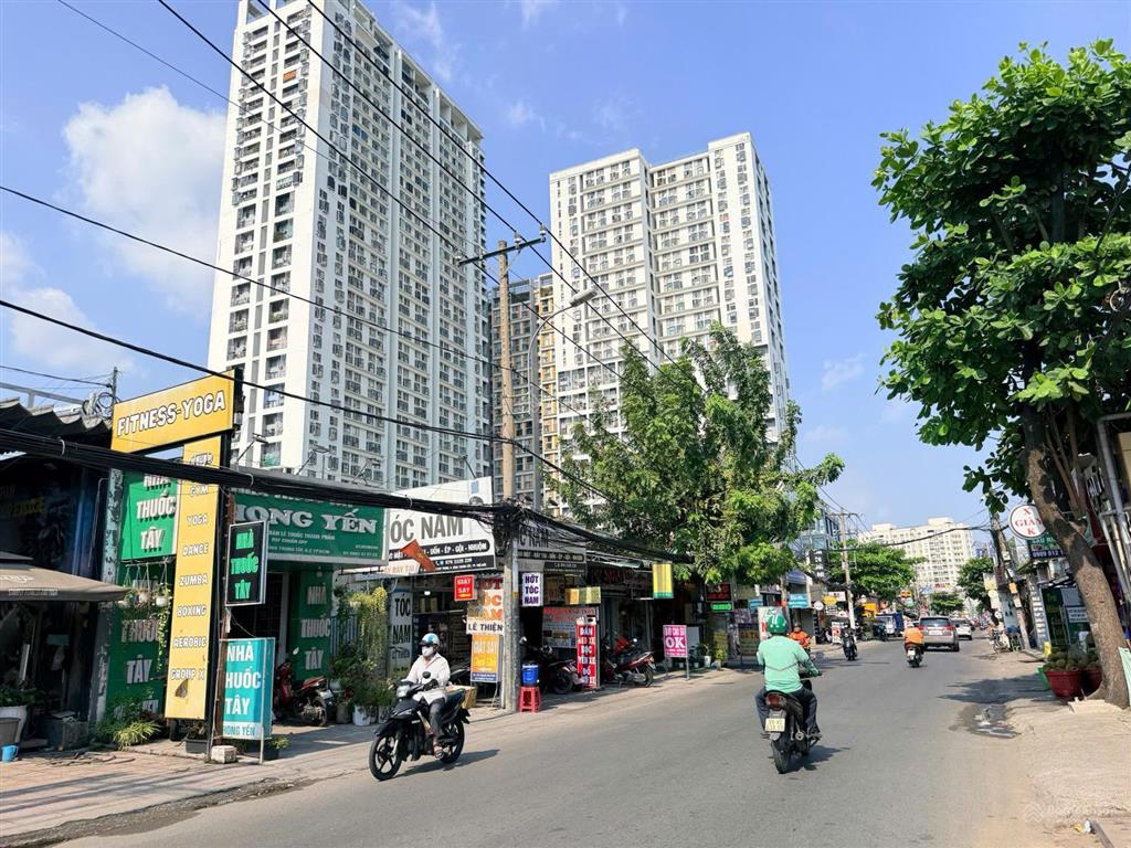 Biệt thự sân vườn quận 2, hẻm oto 7 chỗ, full nội thất gỗ