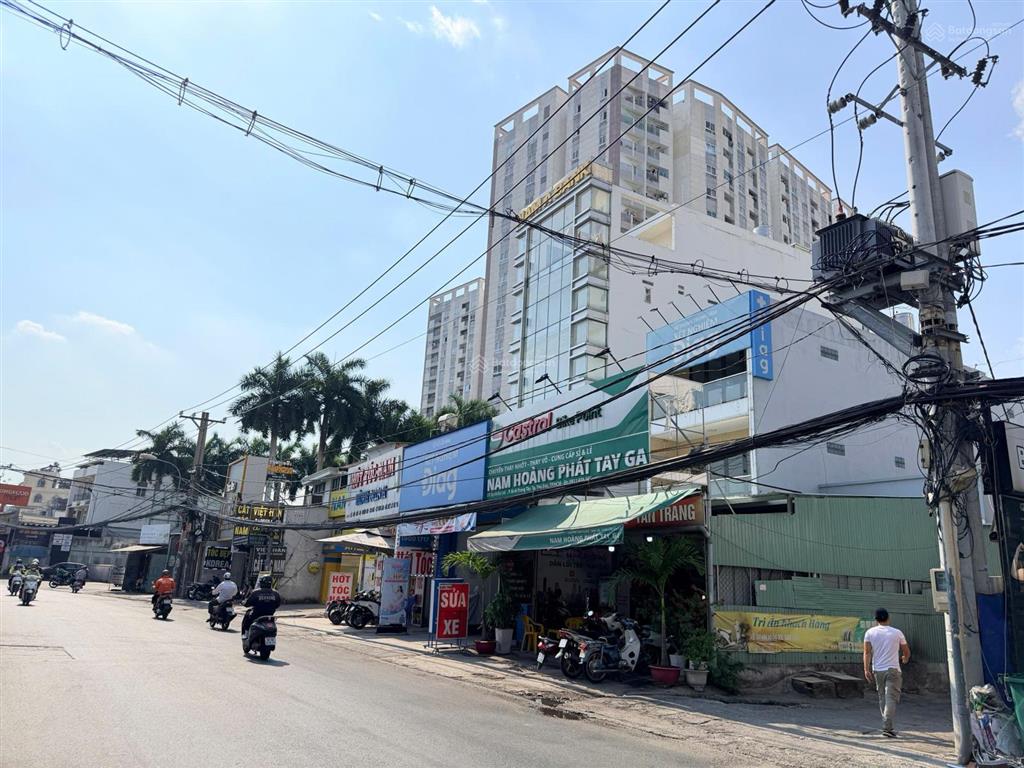 Biệt thự sân vườn quận 2, hẻm oto 7 chỗ, full nội thất gỗ