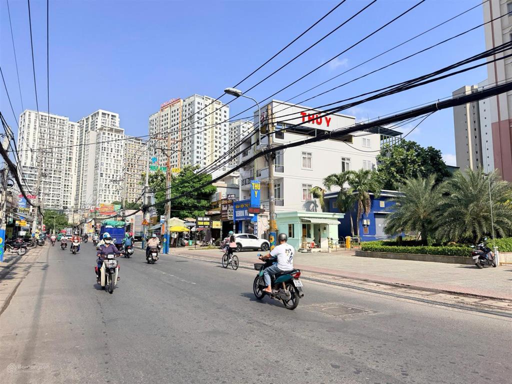 Biệt thự sân vườn quận 2, hẻm oto 7 chỗ, full nội thất gỗ