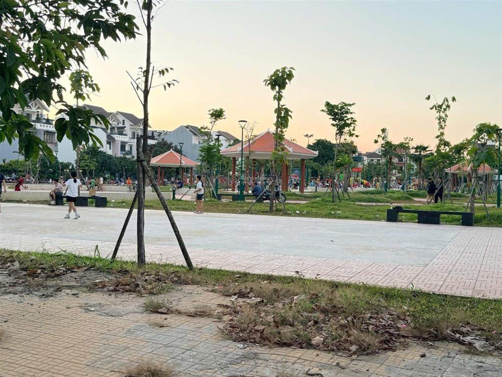 Bán biệt thự sân vườn view sông trịnh công sơn 274m², khu cao cấp gia hòa, phước long b, quận 9