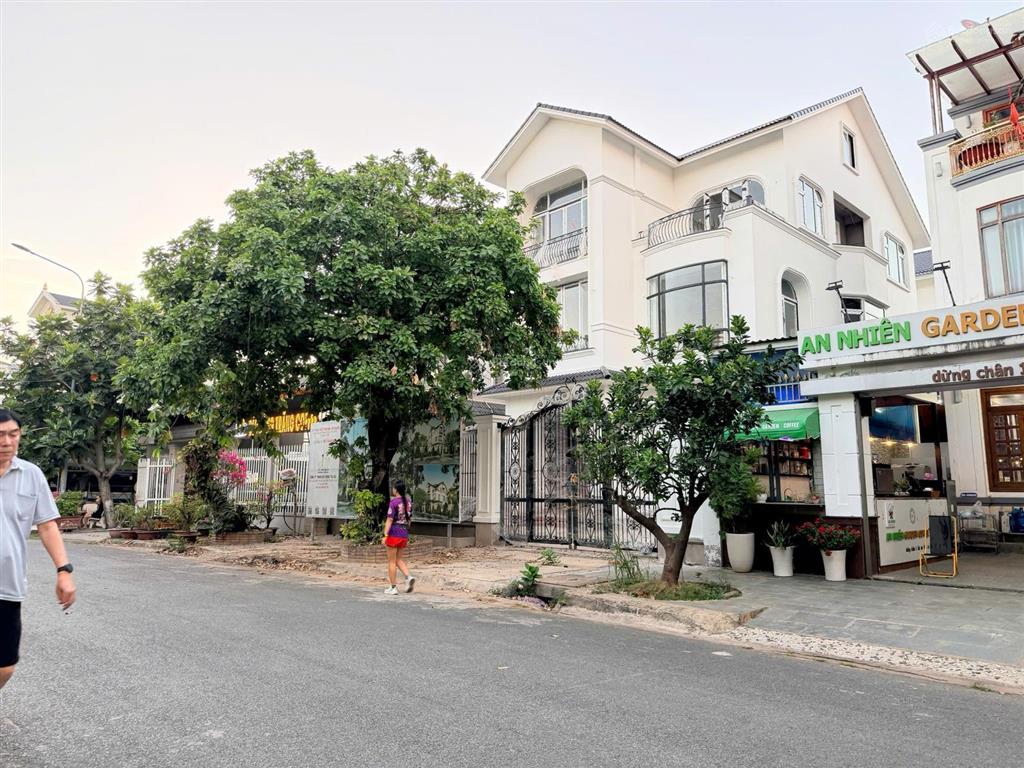 Bán biệt thự sân vườn view sông trịnh công sơn 274m², khu cao cấp gia hòa, phước long b, quận 9