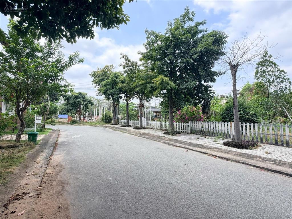 Biệt thự góc 2mt view sông bắc rạch chiếc 374m² hầm + 3 tầng nội thất ý