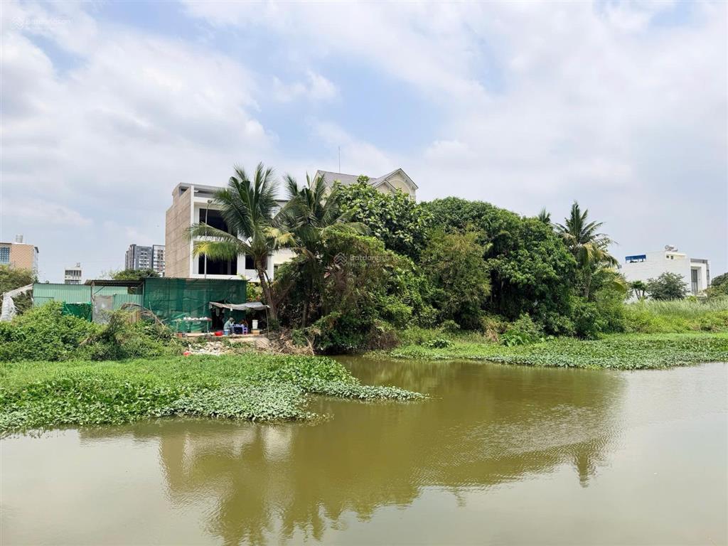 Biệt thự góc 2mt view sông bắc rạch chiếc 374m² hầm + 3 tầng nội thất ý