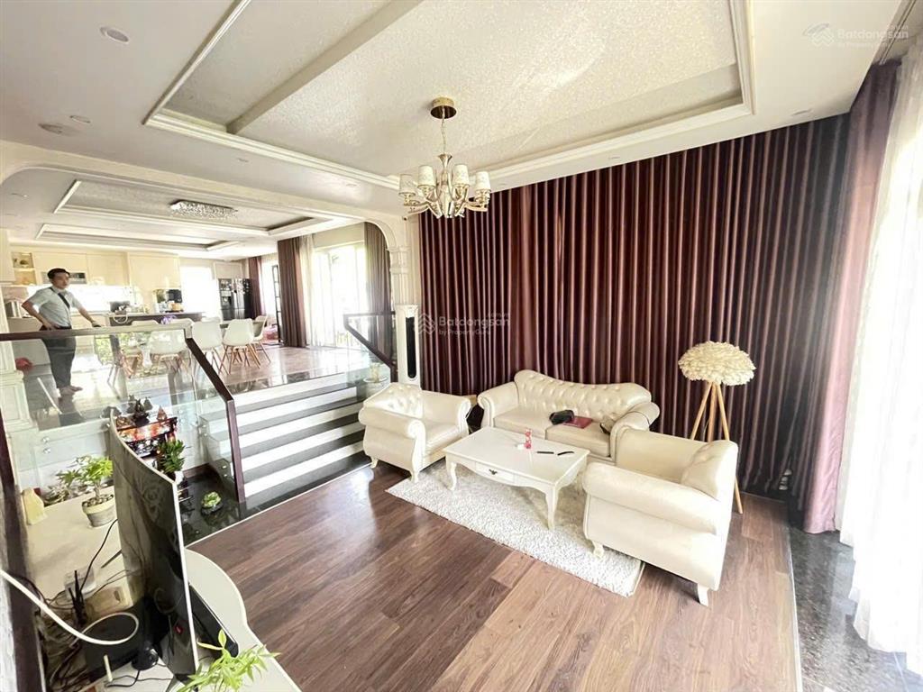 Biệt thự góc 2mt view sông bắc rạch chiếc 374m² hầm + 3 tầng nội thất ý