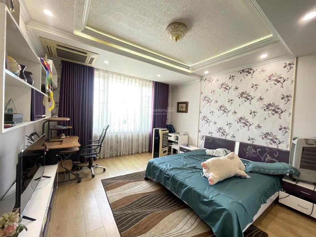 Biệt thự góc 2mt view sông bắc rạch chiếc 374m² hầm + 3 tầng nội thất ý