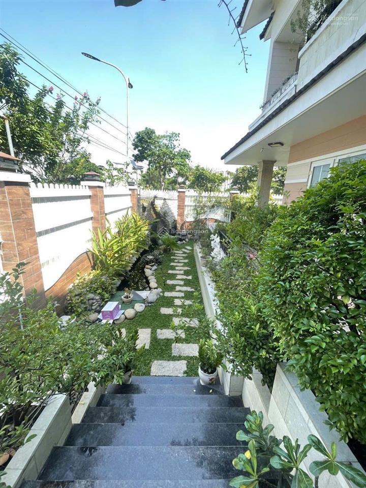 Biệt thự góc 2mt view sông bắc rạch chiếc 374m² hầm + 3 tầng nội thất ý