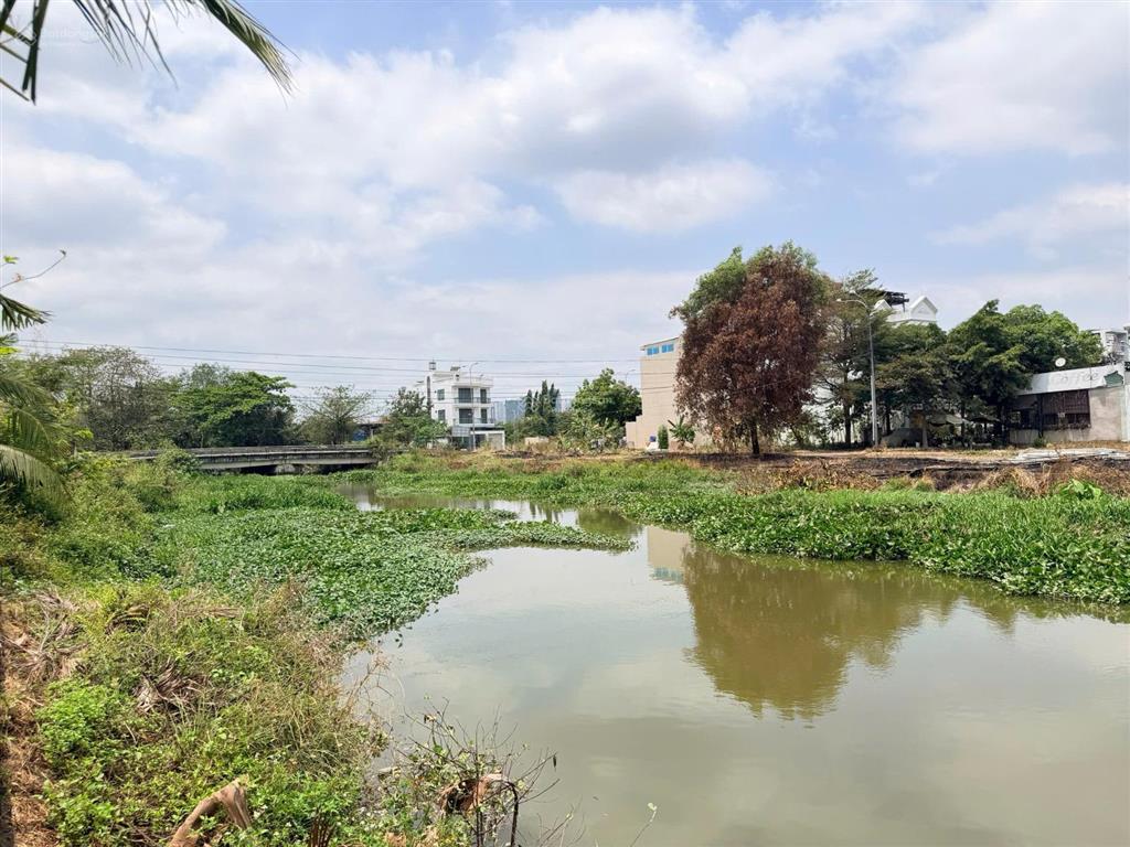 Biệt thự góc 2mt view sông bắc rạch chiếc 374m² hầm + 3 tầng nội thất ý