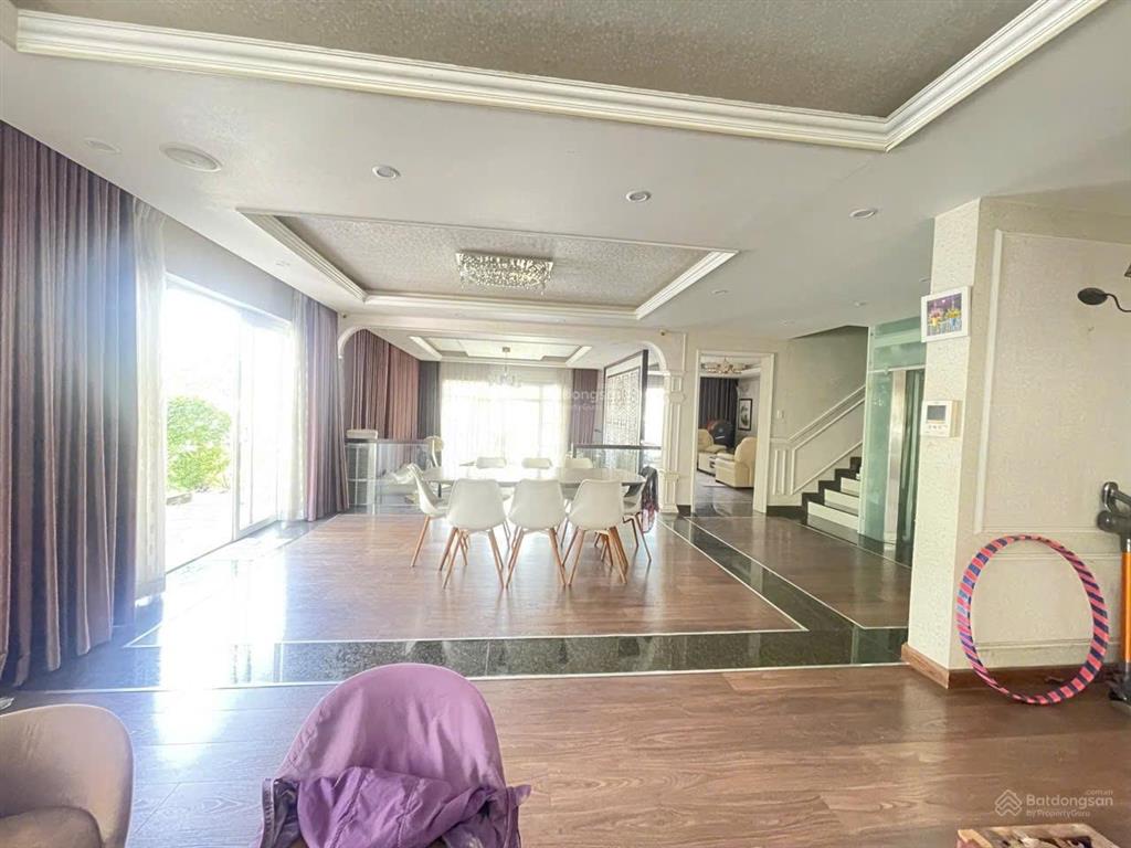 Biệt thự góc 2mt view sông bắc rạch chiếc 374m² hầm + 3 tầng nội thất ý