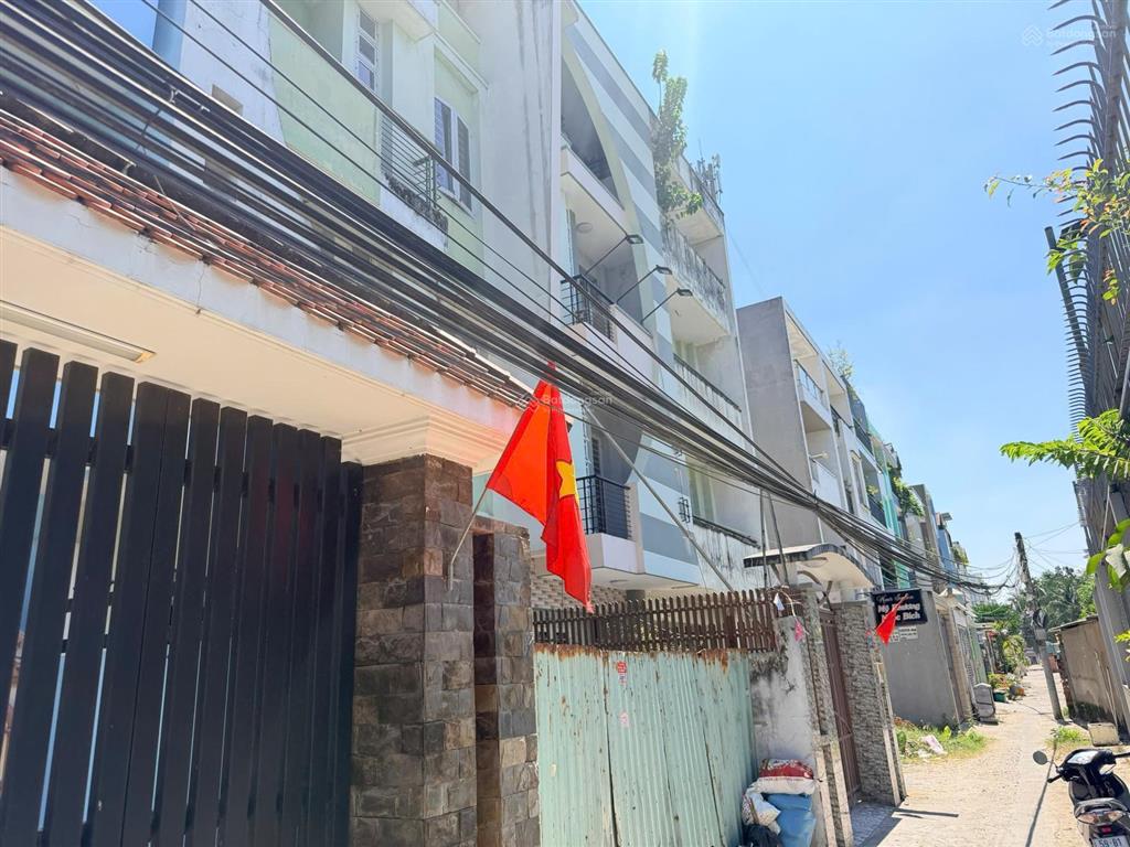 Bán nhà phố bình trưng tây quận 2 gần bv lê văn thịnh 4 tầng 104m2 sổ hồng riêng