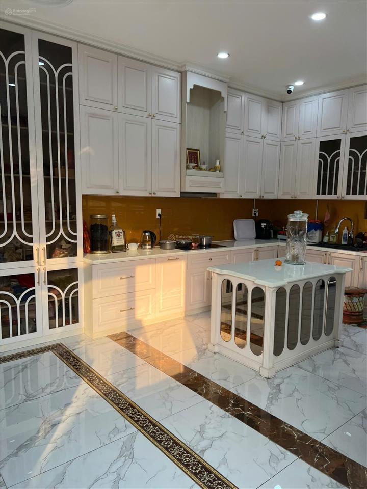 Bán căn biệt thự sân vườn góc 2 mặt tiền đường bưng ông thoàn p. phú hữu quận 9