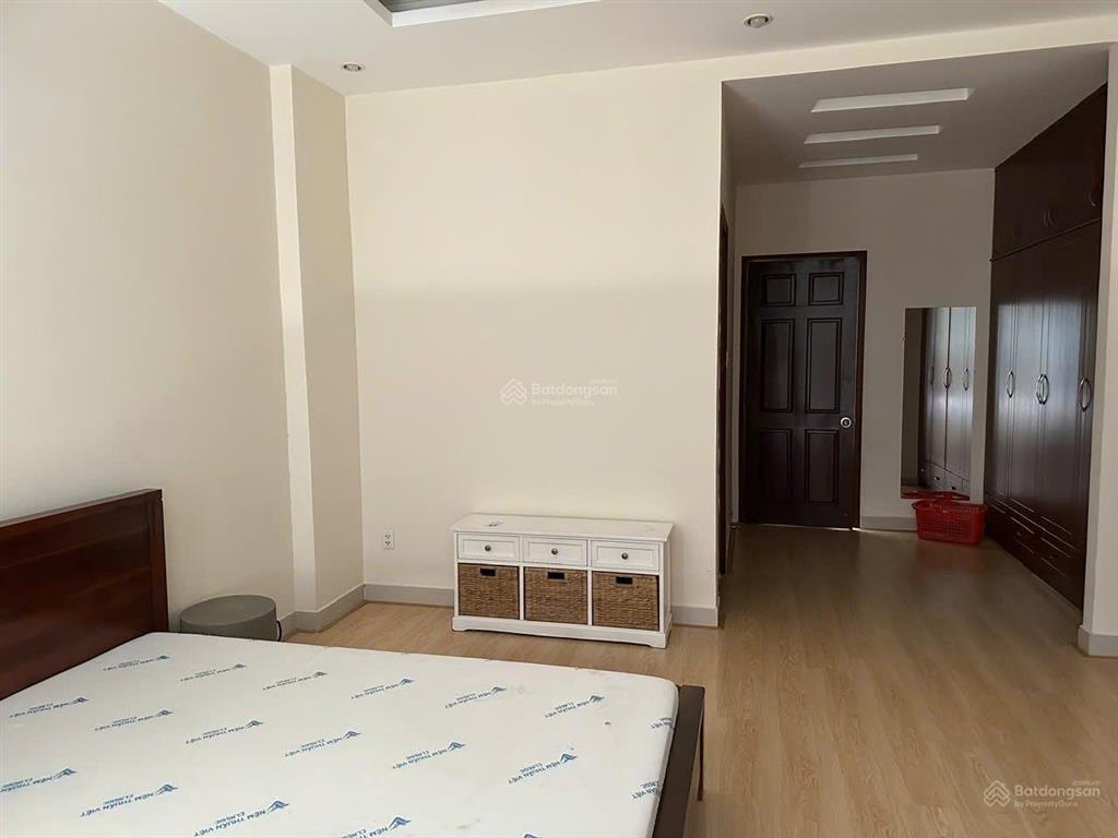 Bán nhà mặt tiền đường số 62 p.thảo điền quận 2.