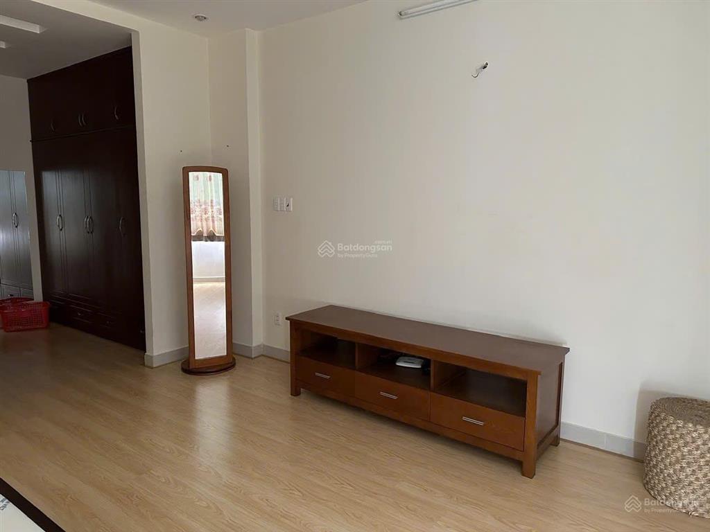 Bán nhà mặt tiền đường số 62 p.thảo điền quận 2.