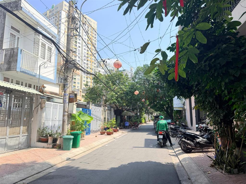 Bán nhà mặt tiền đường số 62 p.thảo điền quận 2.