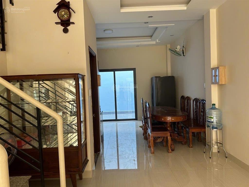 Bán nhà mặt tiền đường số 62 p.thảo điền quận 2.